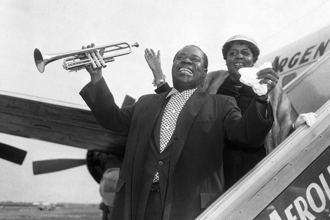 Watch Rare Footage Of Louis Armstrong Play An Open-air Concert In Pre ...